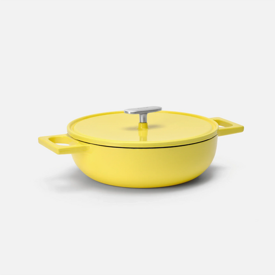 Patelnia do serwowania Mattia 3.0 Standard, ø 26 cm - Patelnia żeliwna emaliowana z pokrywką, błyszcząca maślano-żółta